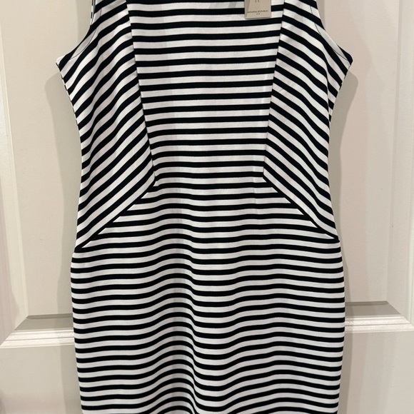 BNWT Banana Republic Black and White Striped Sleeveless dress size 4P $100 - Picture 2 of 8